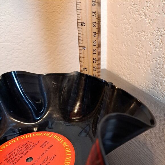 Vintage Vinyl Record Bowl Neil Diamond Serenade 1974 OOAK - Picture 6 of 6